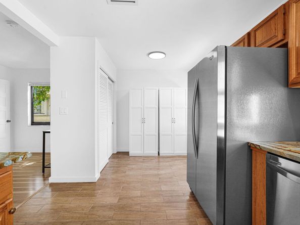 3000 NE 8th Ter B5, Oakland Park FL 33334