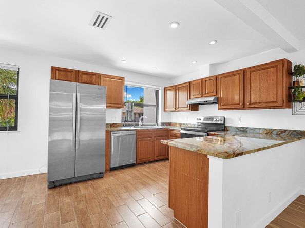 3000 NE 8th Ter B5, Oakland Park FL 33334