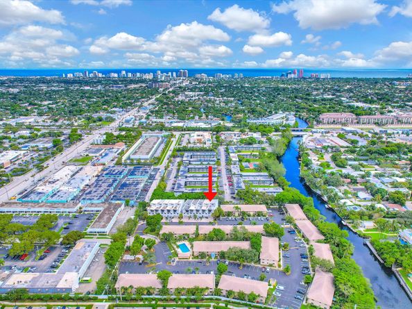 3000 NE 8th Ter B5, Oakland Park FL 33334