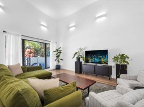 3000 NE 8th Ter B5, Oakland Park FL 33334