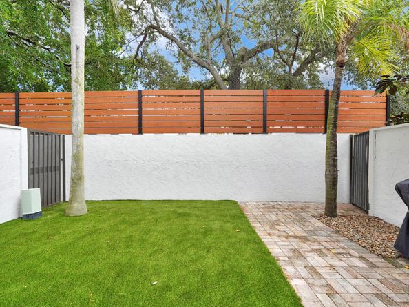 3000 NE 8th Ter B5, Oakland Park FL 33334