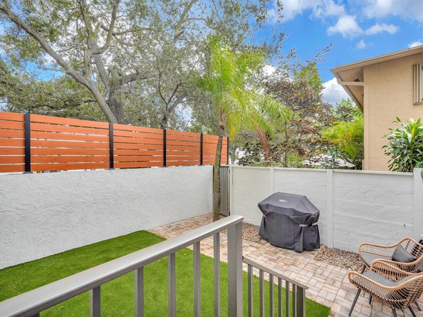 3000 NE 8th Ter B5, Oakland Park FL 33334