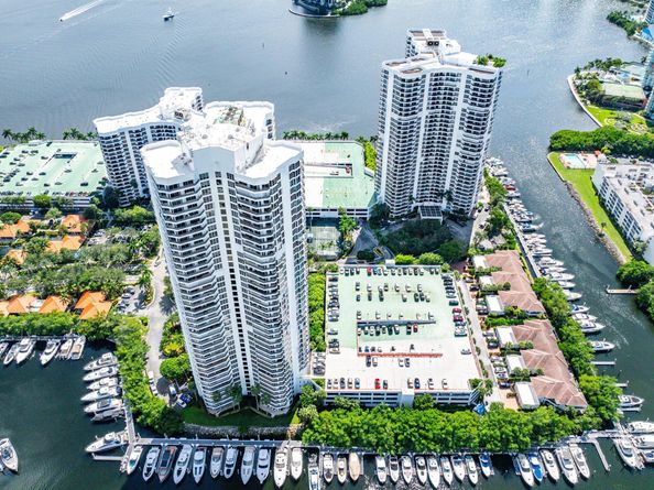 3500 Mystic Pointe Drive Ph4, Aventura FL 33180