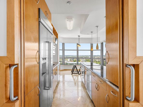 3500 Mystic Pointe Drive Ph4, Aventura FL 33180