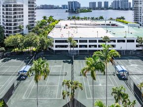 3500 Mystic Pointe Drive Ph4, Aventura FL 33180