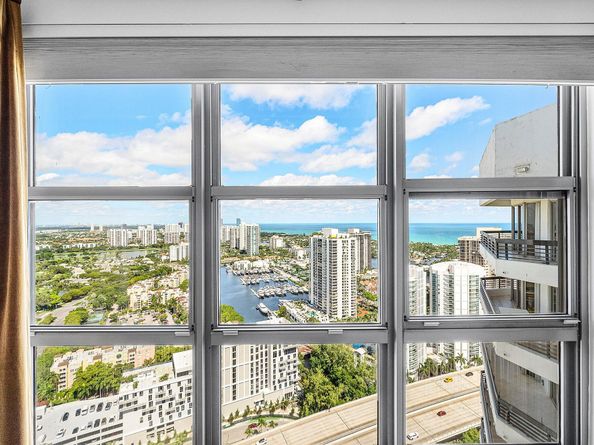 3500 Mystic Pointe Drive Ph4, Aventura FL 33180