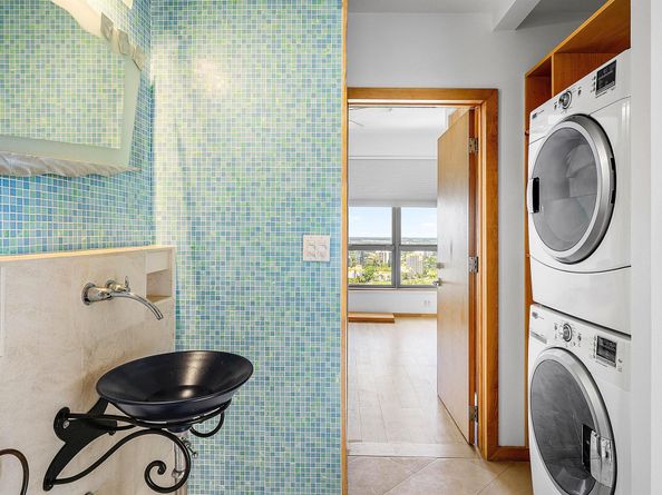 3500 Mystic Pointe Drive Ph4, Aventura FL 33180