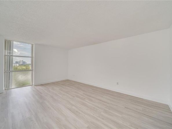 2350 NE 135th St 1212, North Miami FL 33181