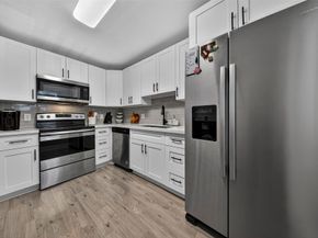 412 Lakeview Dr 202, Weston FL 33326