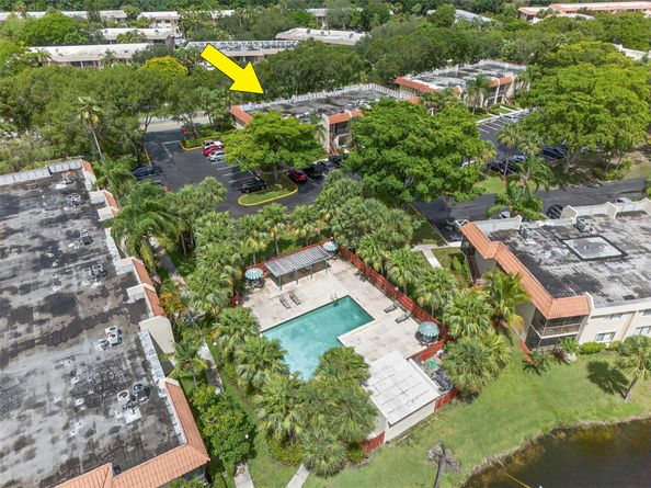 412 Lakeview Dr 202, Weston FL 33326