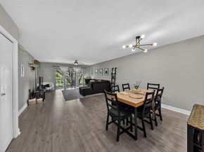 412 Lakeview Dr 202, Weston FL 33326