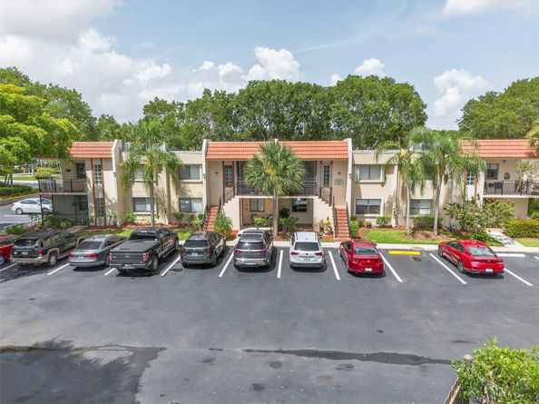 412 Lakeview Dr 202, Weston FL 33326