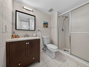 412 Lakeview Dr 202, Weston FL 33326