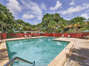 412 Lakeview Dr 202, Weston FL 33326