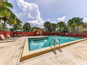 412 Lakeview Dr 202, Weston FL 33326