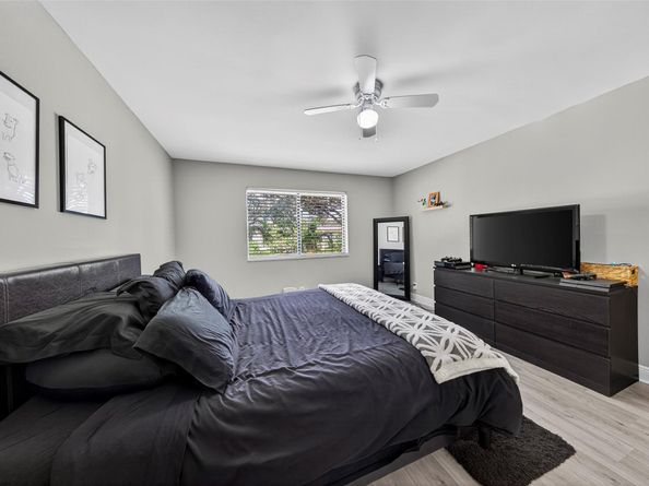 412 Lakeview Dr 202, Weston FL 33326