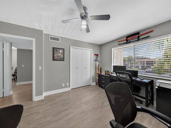 412 Lakeview Dr 202, Weston FL 33326