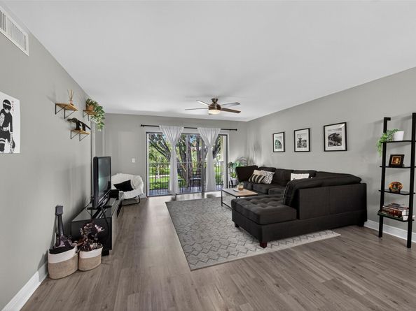 412 Lakeview Dr 202, Weston FL 33326