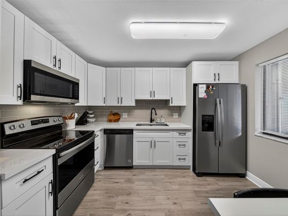 412 Lakeview Dr 202, Weston FL 33326
