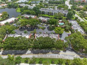 412 Lakeview Dr 202, Weston FL 33326