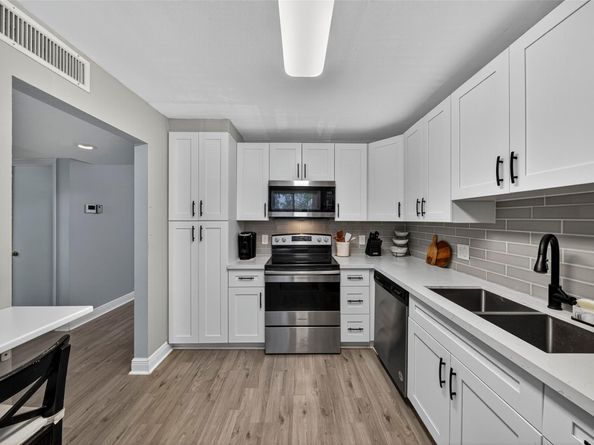 412 Lakeview Dr 202, Weston FL 33326