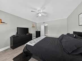 412 Lakeview Dr 202, Weston FL 33326
