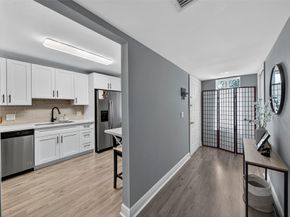 412 Lakeview Dr 202, Weston FL 33326