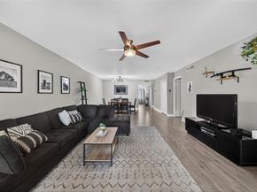 412 Lakeview Dr 202, Weston FL 33326