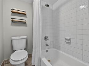 412 Lakeview Dr 202, Weston FL 33326