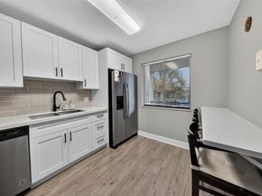 412 Lakeview Dr 202, Weston FL 33326