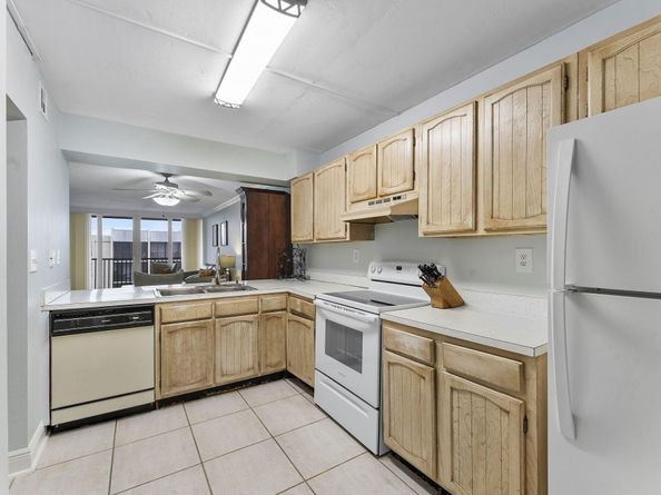 8 Royal Palm Way 6040, Boca Raton FL 33432