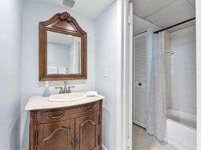 8 Royal Palm Way 6040, Boca Raton FL 33432