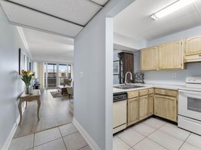 8 Royal Palm Way 6040, Boca Raton FL 33432