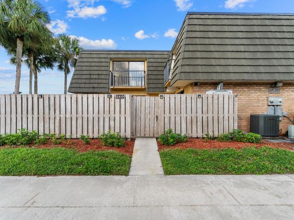 2410 24th Way, West Palm Beach FL 33407