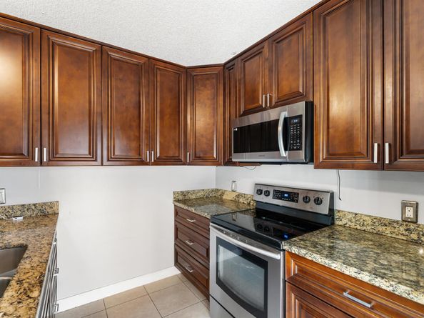 2410 24th Way, West Palm Beach FL 33407