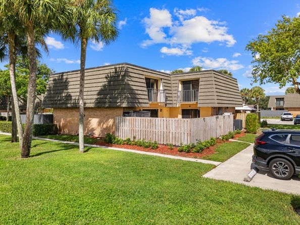 2410 24th Way, West Palm Beach FL 33407