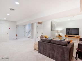 179 Highview Avenue 2, Stamford CT 06907