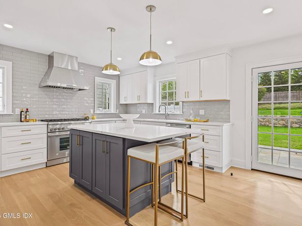 20 Center Drive, Old Greenwich CT 06870