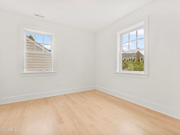 20 Center Drive, Old Greenwich CT 06870