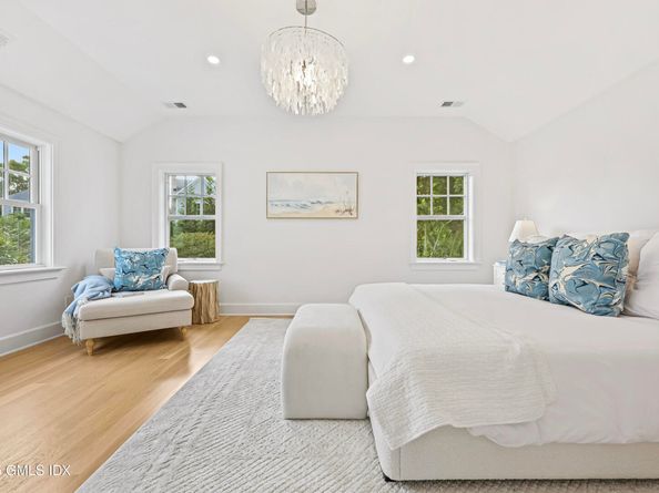 20 Center Drive, Old Greenwich CT 06870