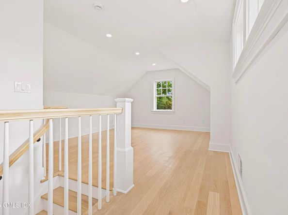 20 Center Drive, Old Greenwich CT 06870