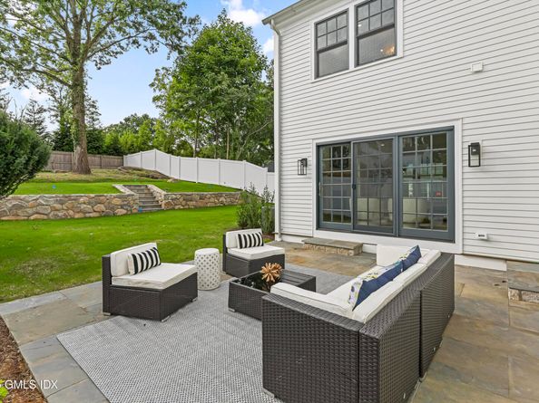 20 Center Drive, Old Greenwich CT 06870