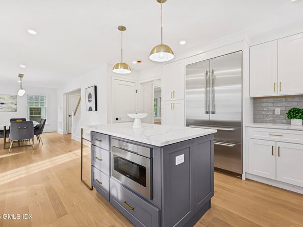20 Center Drive, Old Greenwich CT 06870