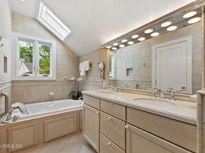 402 W Lyon Farm Drive 402, Greenwich CT 06831