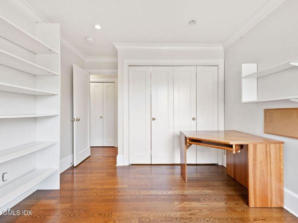 402 W Lyon Farm Drive 402, Greenwich CT 06831