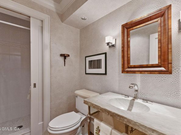 402 W Lyon Farm Drive 402, Greenwich CT 06831