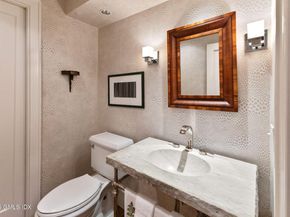 402 W Lyon Farm Drive 402, Greenwich CT 06831