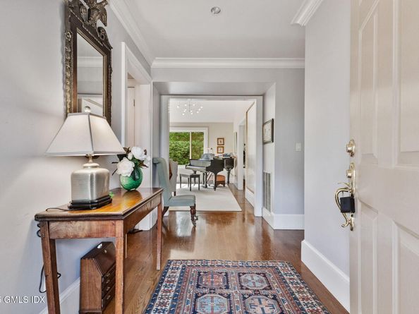 402 W Lyon Farm Drive 402, Greenwich CT 06831
