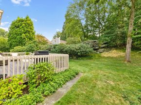 402 W Lyon Farm Drive 402, Greenwich CT 06831