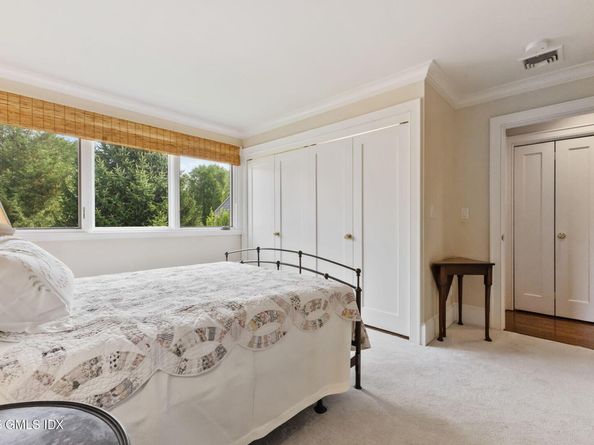402 W Lyon Farm Drive 402, Greenwich CT 06831